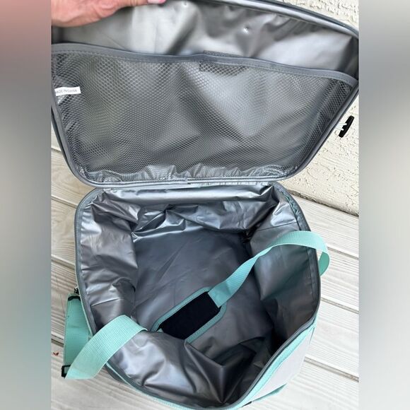 olli cooler calapsible blue 45 can with bottle opener - Picture 9 of 10